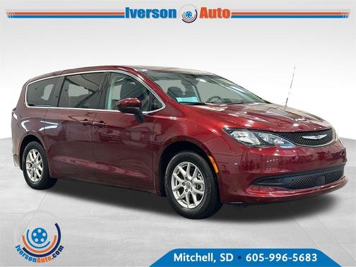 Velvet Red Pearlcoat 2023 Chrysler Voyager LX