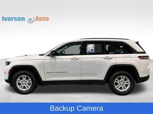 Bright White Clearcoat 2023 Jeep Grand Cherokee Laredo