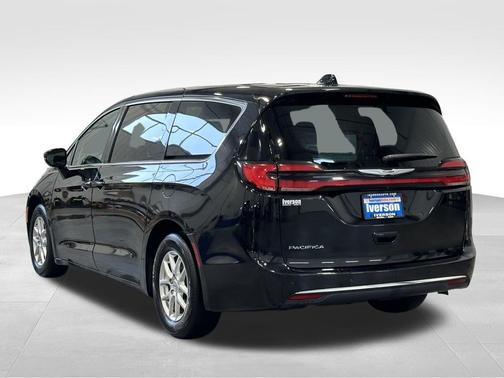 2024 Chrysler Pacifica Touring-L