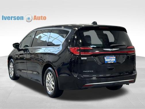 2024 Chrysler Pacifica Touring-L