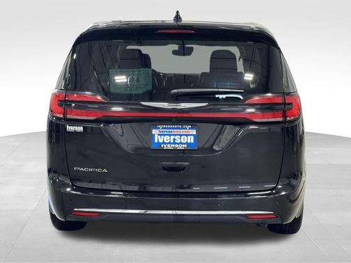 2024 Chrysler Pacifica Touring-L