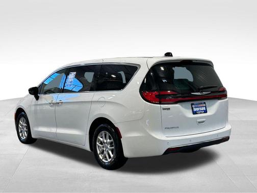 Bright White Clearcoat 2025 Chrysler Pacifica Select