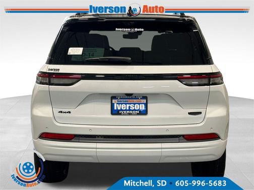 Bright White Clearcoat 2026 Jeep Grand Cherokee Summit