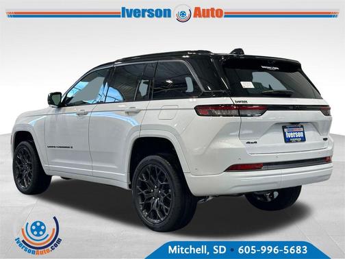 Bright White Clearcoat 2026 Jeep Grand Cherokee Summit