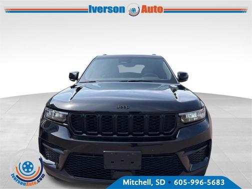 Diamond Black 2025 Jeep Grand Cherokee Laredo