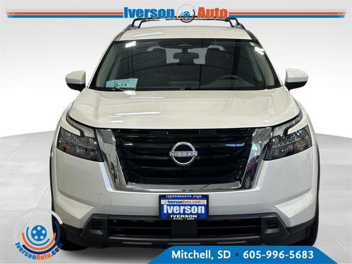 2024 Nissan Pathfinder SV