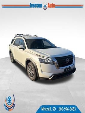 2024 Nissan Pathfinder SV