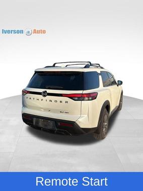 2024 Nissan Pathfinder SV