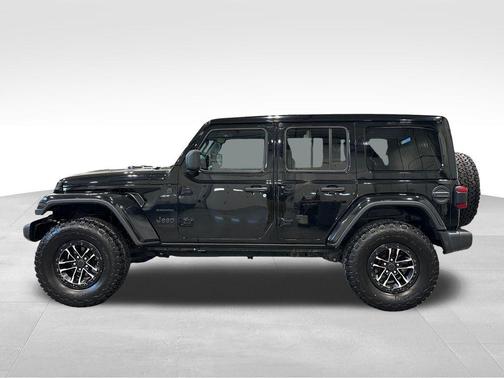 Black Clearcoat 2020 Jeep Wrangler Unlimited Sahara