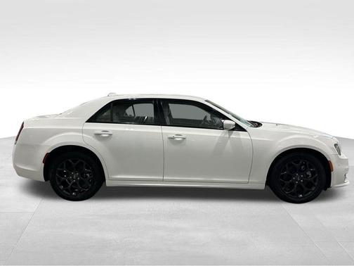 2023 Chrysler 300 Touring L