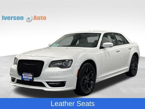 2023 Chrysler 300 Touring L