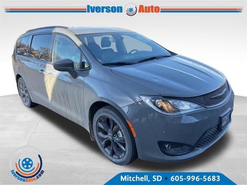 2020 Chrysler Pacifica Touring-L