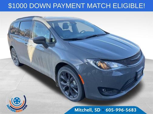 2020 Chrysler Pacifica Touring-L