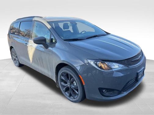 2020 Chrysler Pacifica Touring-L