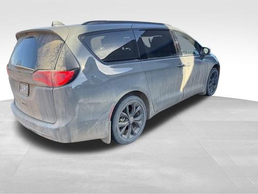 2020 Chrysler Pacifica Touring-L