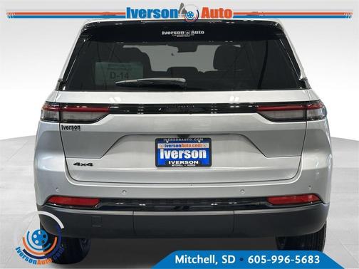 2025 Jeep Grand Cherokee Laredo