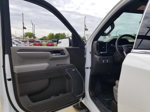 White Frost Tri-Coat 2022 GMC Sierra 1500 SLT