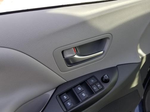 2018 Toyota Sienna LE