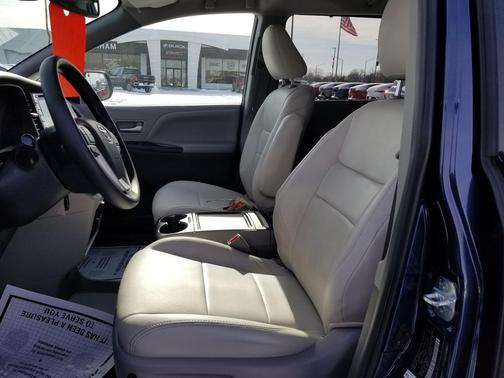 2018 Toyota Sienna LE