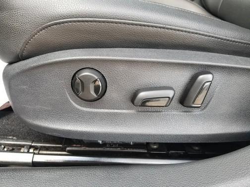 2014 Volkswagen Passat 1.8T Auto SE w/Sunroof