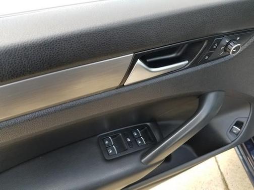 2014 Volkswagen Passat 1.8T Auto SE w/Sunroof