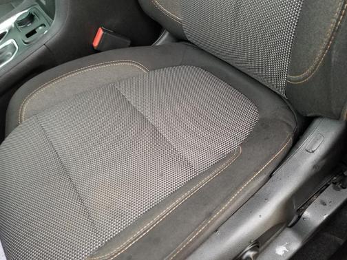 Graphite Metallic 2018 Chevrolet Traverse LT Cloth