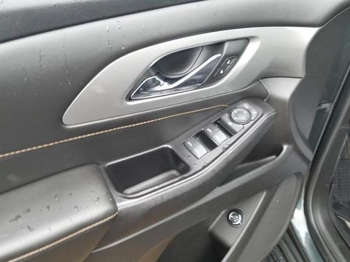 Graphite Metallic 2018 Chevrolet Traverse LT Cloth