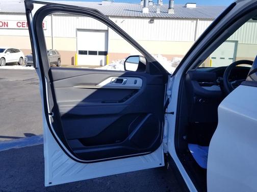 2025 Ford Explorer Active 4WD