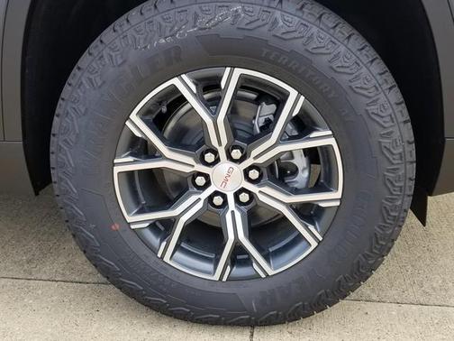 2025 GMC Acadia AT4