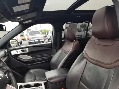 Blue 2023 Ford Explorer Platinum