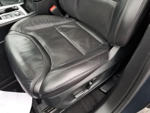 Blue 2023 Ford Explorer Platinum
