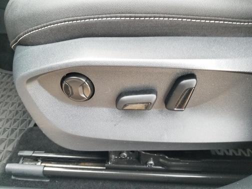 2024 Volkswagen Taos SE 4MOTION