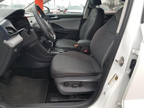 2024 Volkswagen Taos SE 4MOTION