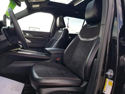 2025 Ford Explorer ST 4WD