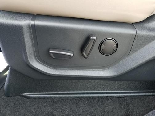 Agate Black Metallic 2024 Ford Expedition XLT