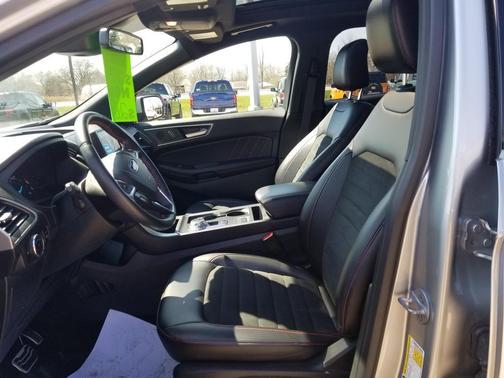 Iconic Silver Metallic 2023 Ford Edge