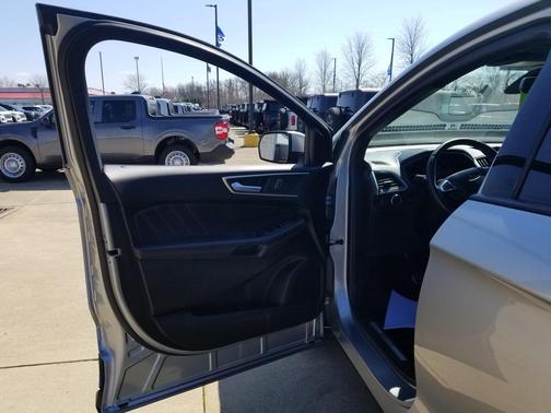 Iconic Silver Metallic 2023 Ford Edge