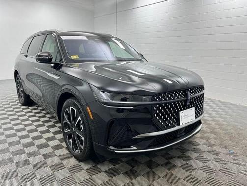 Infinite Black Metallic 2025 Lincoln Nautilus Reserve