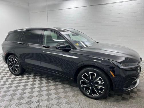 Infinite Black Metallic 2025 Lincoln Nautilus Reserve