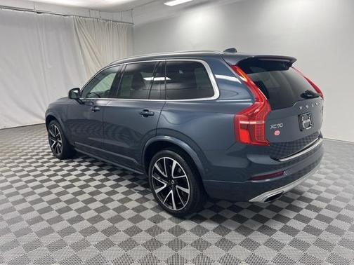 2021 Volvo XC90 T6 Momentum 7 Passenger