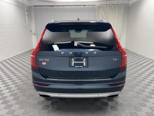 2021 Volvo XC90 T6 Momentum 7 Passenger