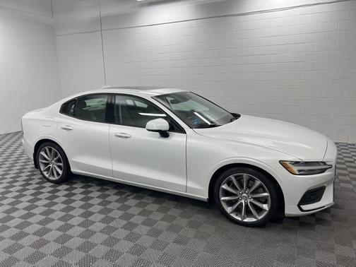 2020 Volvo S60 T6 Momentum