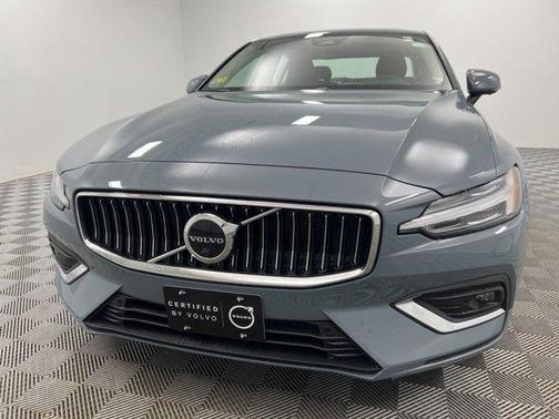 2023 Volvo S60 B5 Ultimate Bright Theme