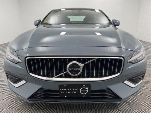 2023 Volvo S60 B5 Ultimate Bright Theme