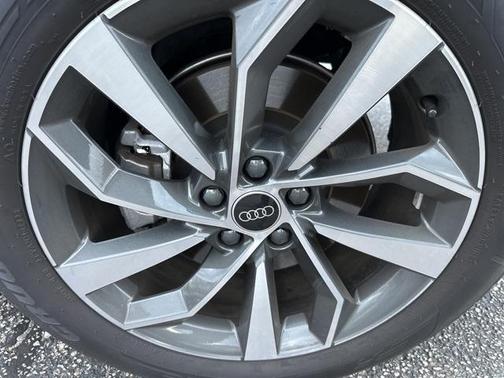 2024 Audi Q5 45 S line quattro Premium