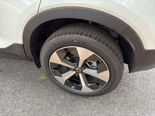 Crystal White 2026 Volvo XC40 B5 Plus