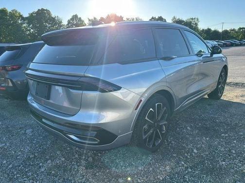 Silver Radiance Metallic 2024 Lincoln Nautilus Reserve