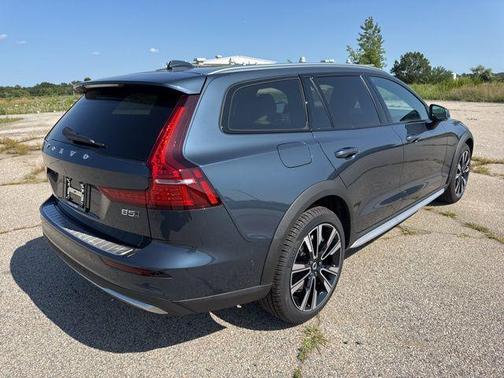 2026 Volvo V60 Cross Country B5 Ultra