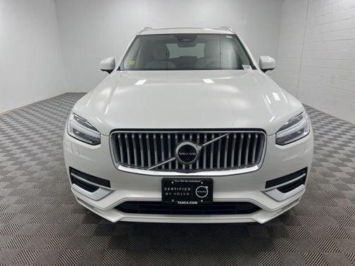 Crystal White Metallic 2023 Volvo XC90 B5 Plus