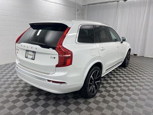 Crystal White Metallic 2023 Volvo XC90 B5 Plus